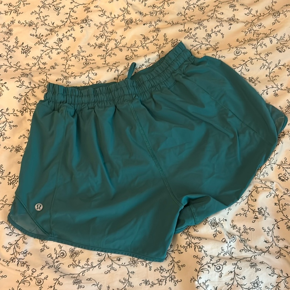 Lululemon Hotty Hot Running Shorts 4” Size 8 Cascadia Green